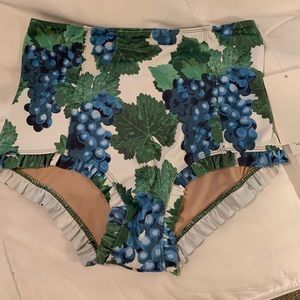 Kortni Jeane “all ruffled up”